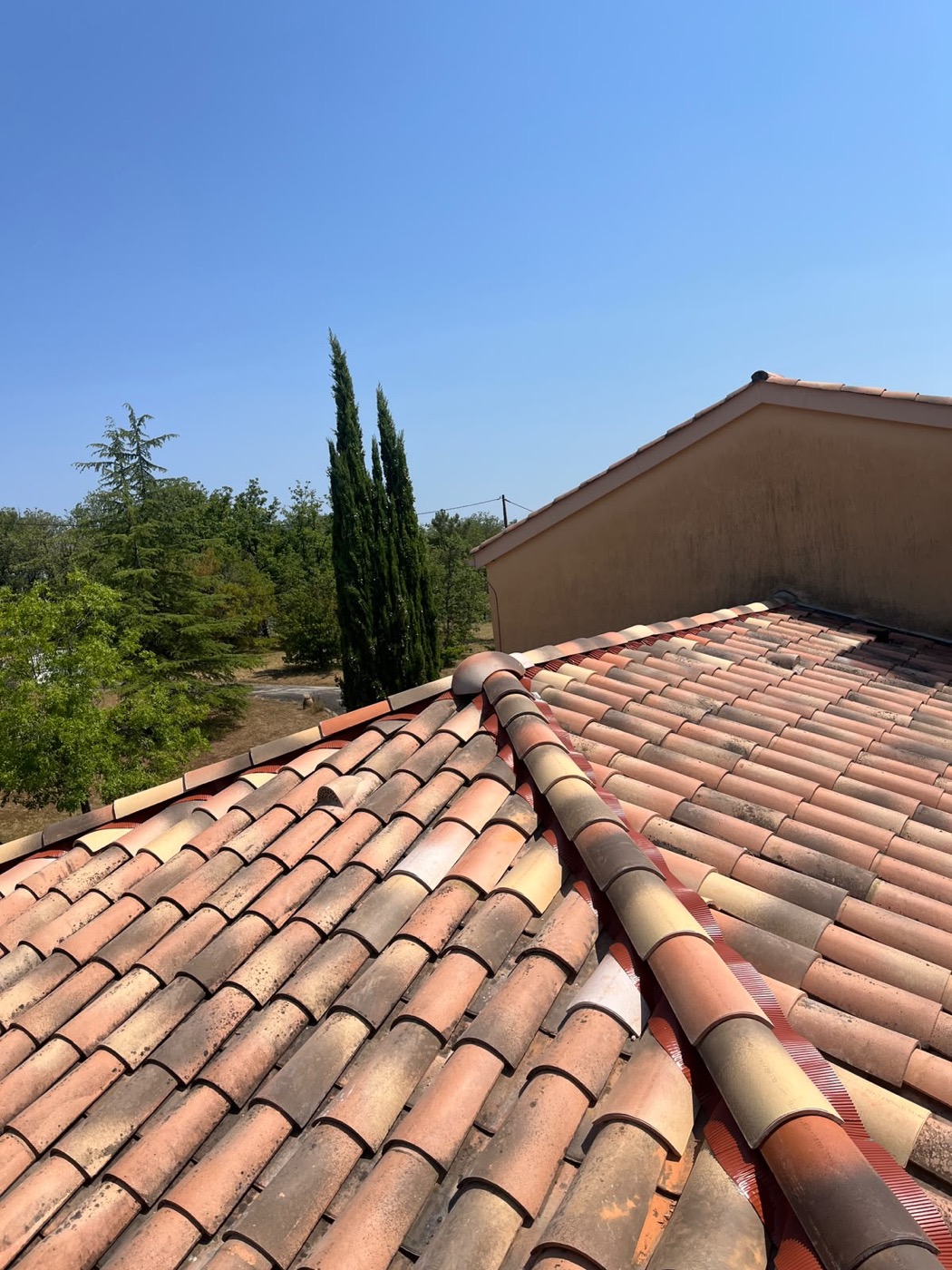 Belle toiture en tuiles réalisée par Ets.LARROUY près de Cahors
